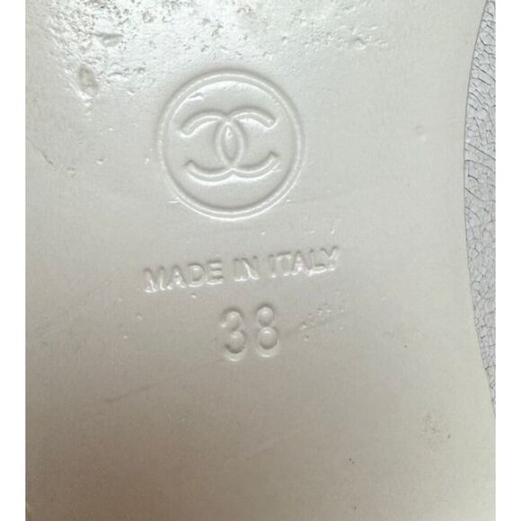 CHANEL 2014 White Distressed Leather Pointed Toe Ballet Flats Sz. 38 (US 7-7.5) - Picture 9 of 12